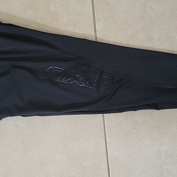 2XU Performance Compression Leggings - Picture 8 of 8
